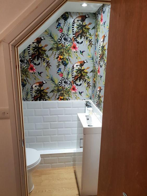 cloackroom with wall paper